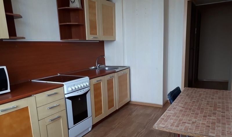 Сдается 1-к квартира в хорошем развитом районе.