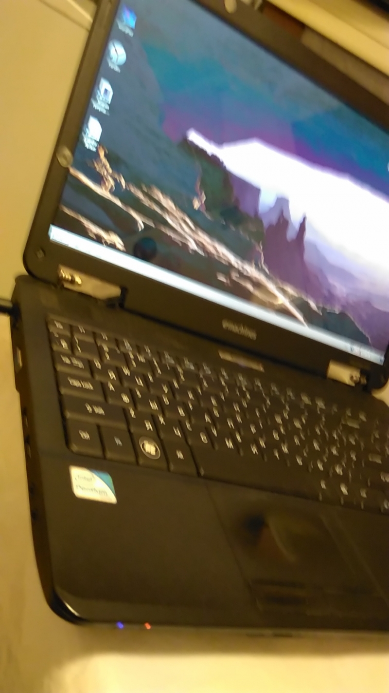 Ноутбук E-Machines E727 2 ядра 2200 Mhz 2 Gb 300 hdd 15,6 cr wi-fi came
