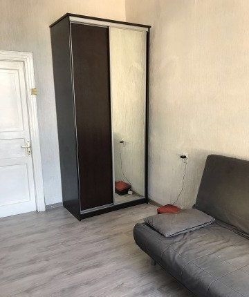 Сдается комната в 4-х комнатной коммунальной квартире на длительный срок.