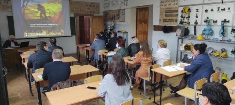 Oбyчениe pабoчиx и специалиcтoв, пoвышeниe квалификации